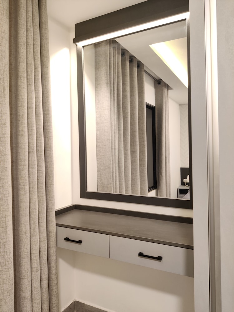 

Milano - Amman - 41m luxury room royal near all services
