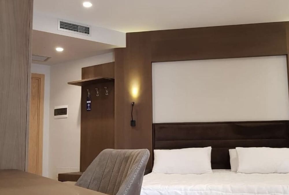 

Bari - Durrës - Klajdi Resort & SPA