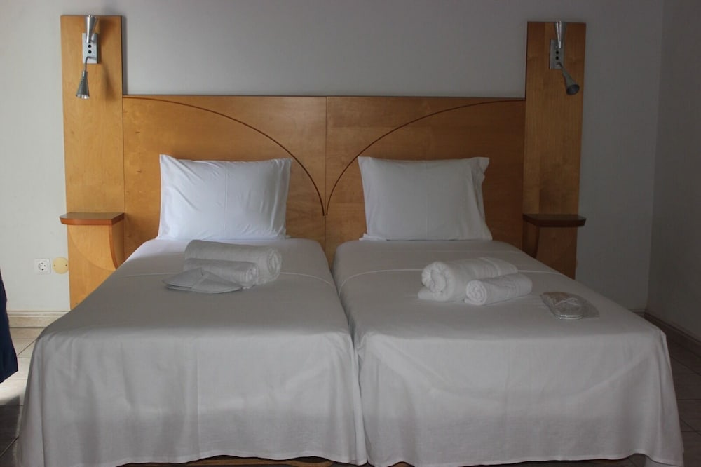 

Milano - Calheta de São Miguel, Isola di Santiago - Hotel Restaurant Falucho Paradise Beach
