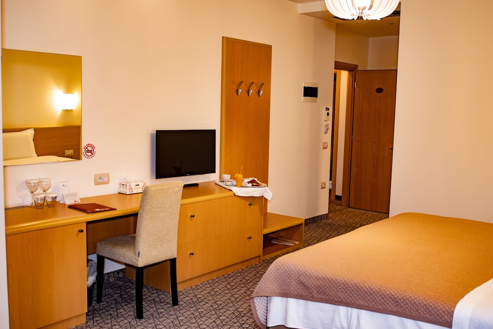 

Roma - Rinas - Hotel Airport Tirana