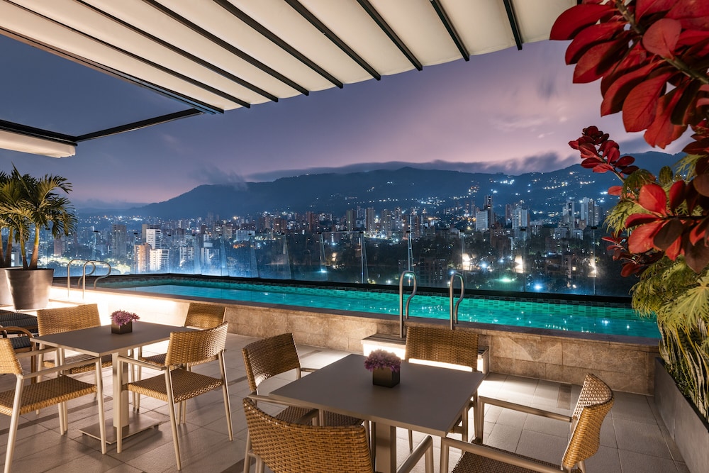 

Napoli - Medellin - York Luxury Suites Medellín