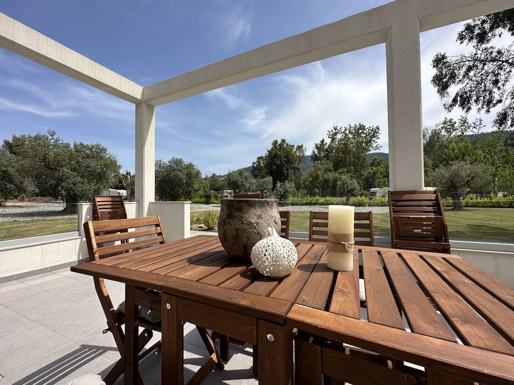 

Venezia - Sithonia - Luxury rental villa for 14 people