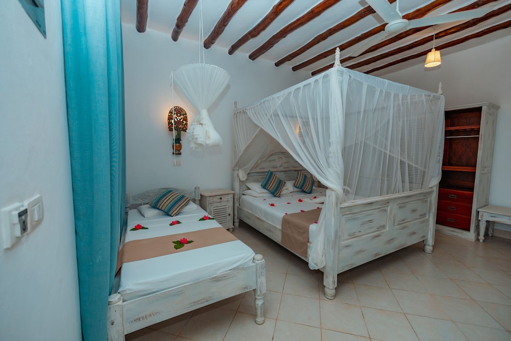 

Bari - Marafiki - Twiga Beach Resort