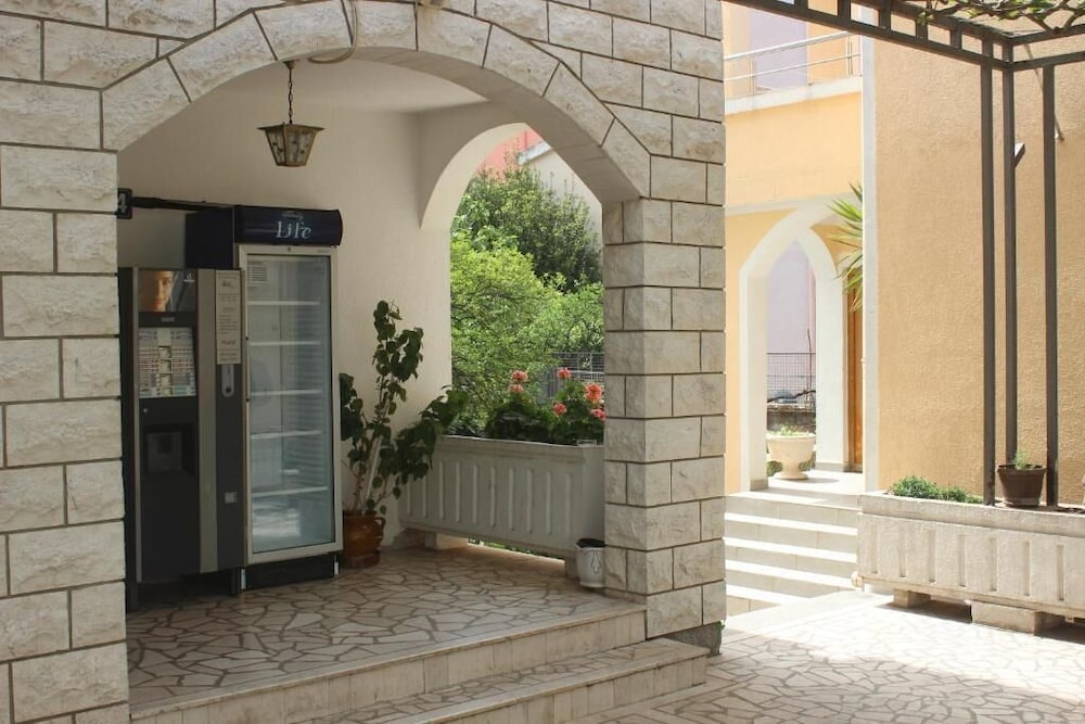 

Milano - Sveti Stefan - Nir Apartments Budva