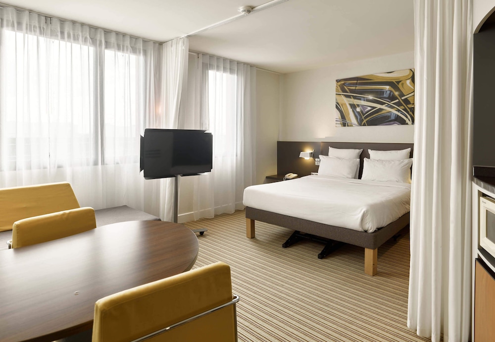 

Milano - Versailles - B&B HOTEL Vélizy Est