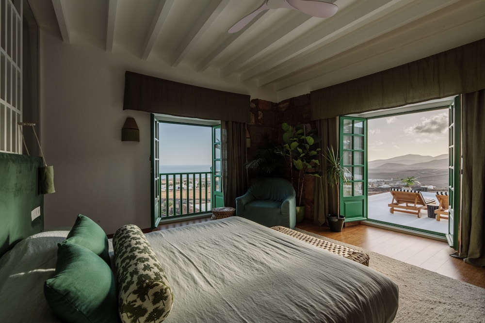 

Lamezia Terme - Yaiza - Hotel César Lanzarote