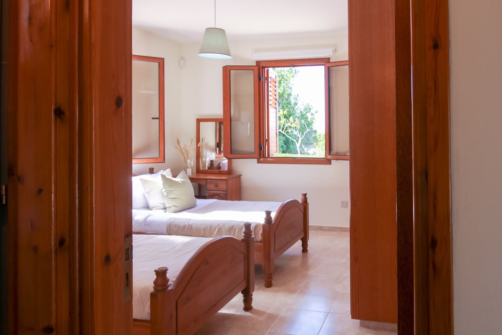 

Roma - Peristerona - Phaedrus Living: Serenity Villa Lysos
