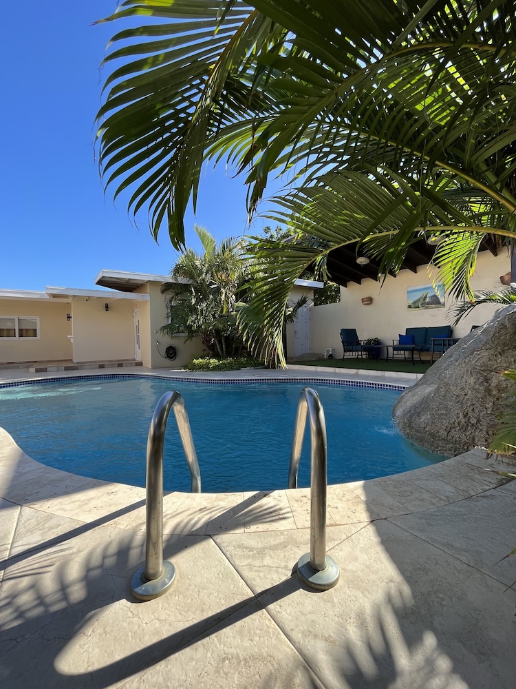 

Bologna - Oranjestad - Juanedu Suites