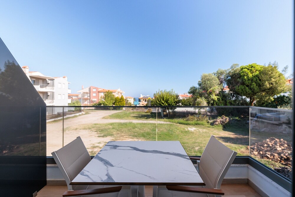 

Roma - Kassandra-Hanioti - Amalthia Luxury Suites
