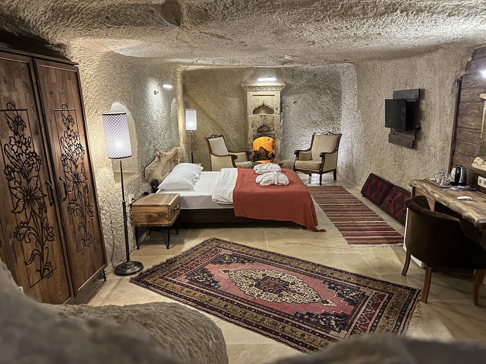 

Bari - Uchisar - Asma Altı Cave