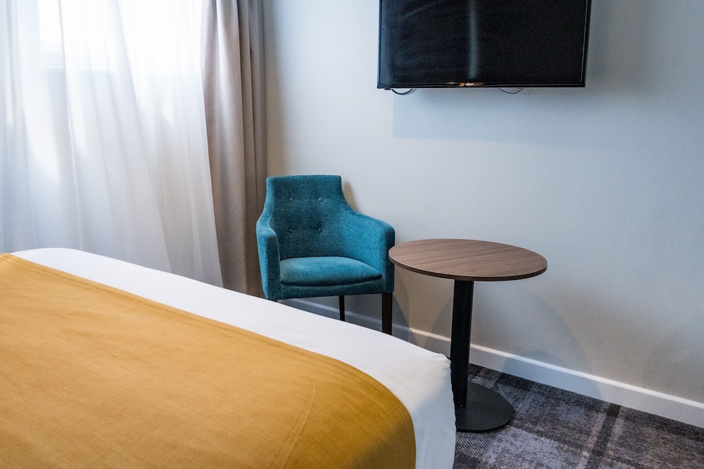 

Roma - Bristol - Almondsbury Inn & Lounge