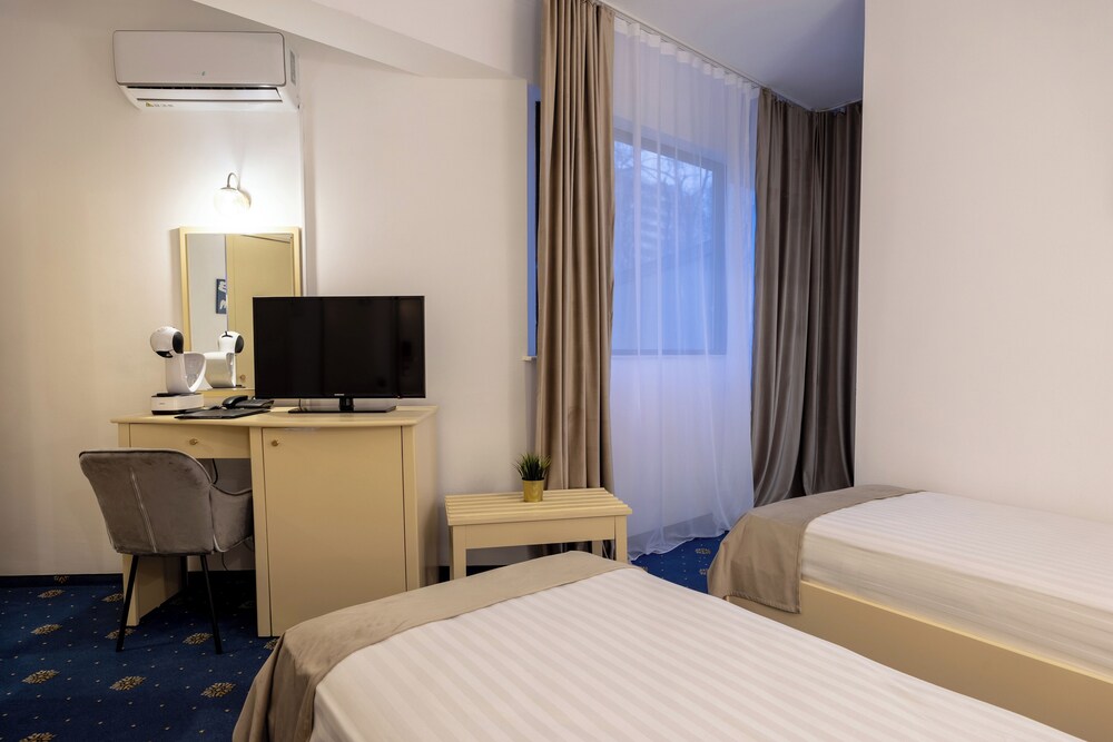 

Palermo - Otopeni - HOTEL SIR ROYAL