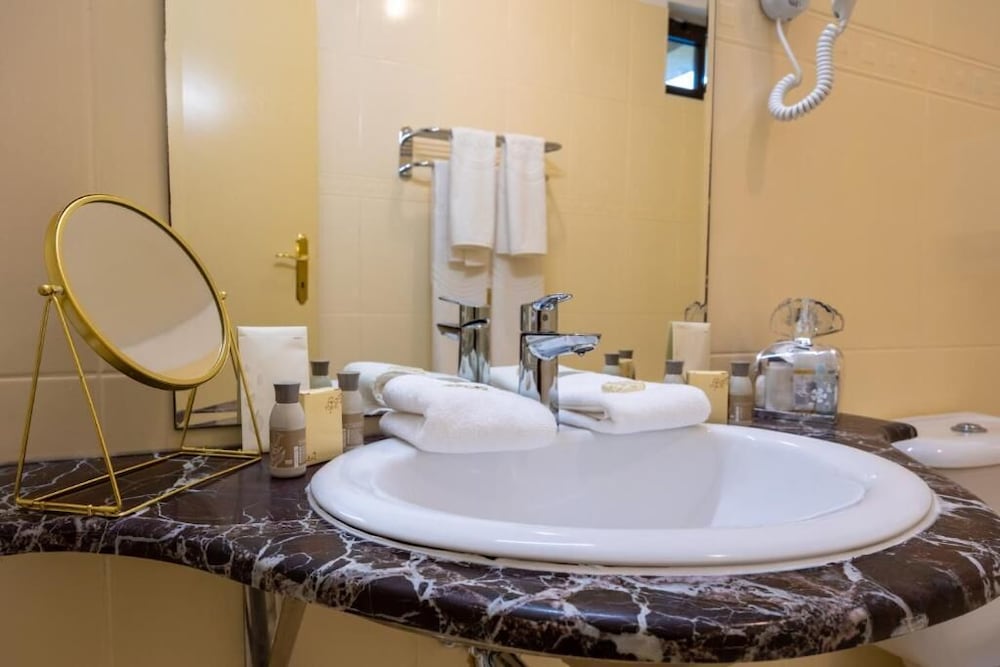 

Bologna - Otopeni - HOTEL SIR ROYAL