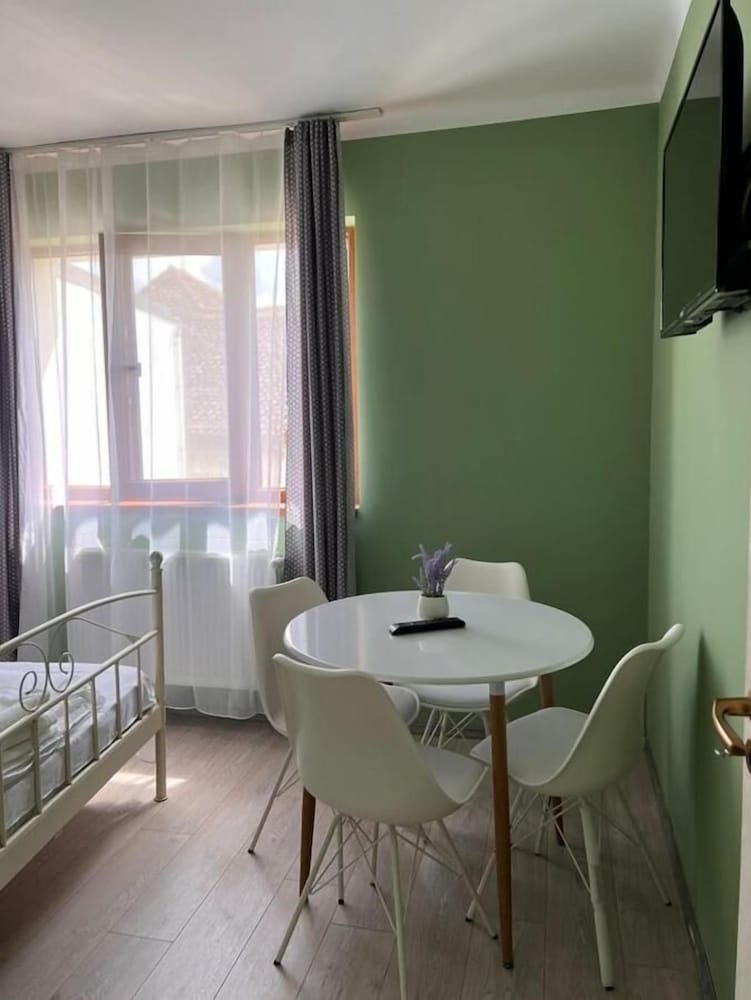 

Bologna - Braşov - Premont Studios Ghimbav
