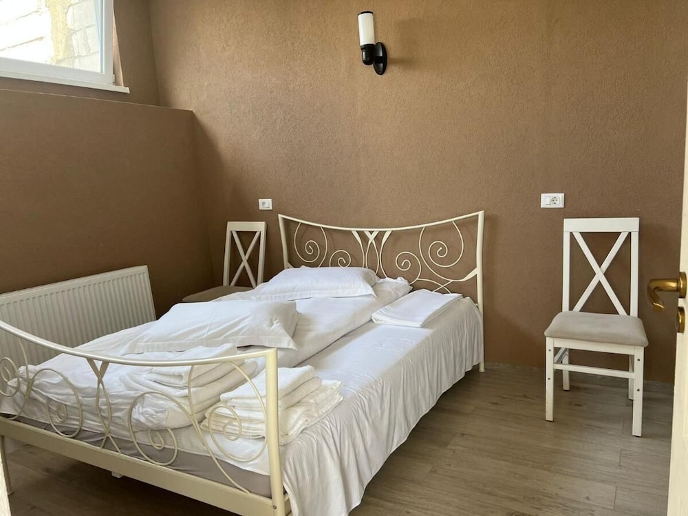 

Milano - Braşov - Premont Studios Ghimbav