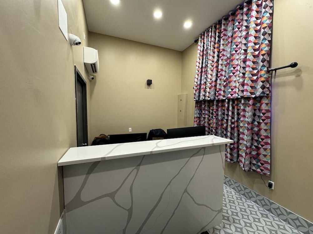 

Brindisi - Brooklyn (NY) - Moon Hotel Brooklyn