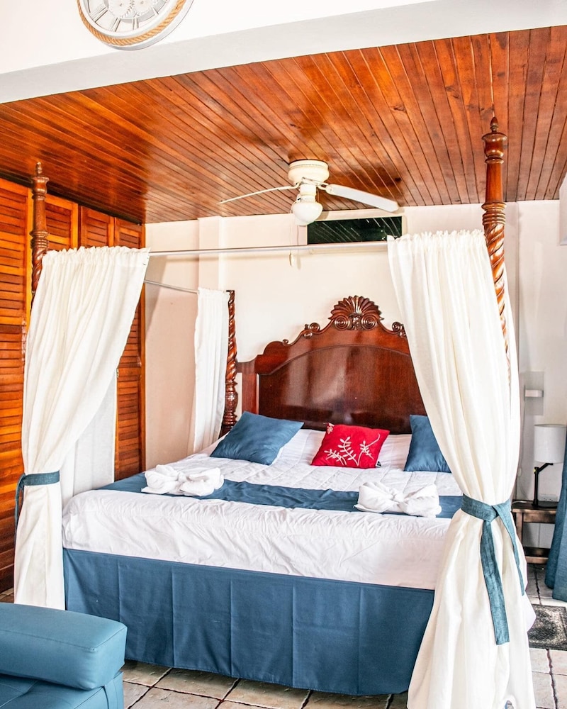 

Palermo - Manuel Antonio - Manuel Antonio Inn