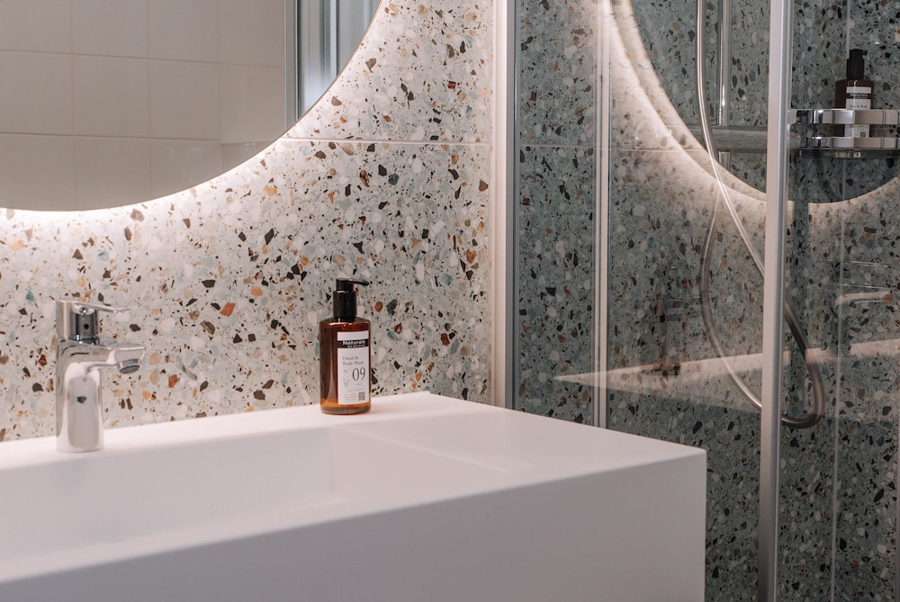 

Napoli - Groß-Enzersdorf - HEINhotel vienna airport