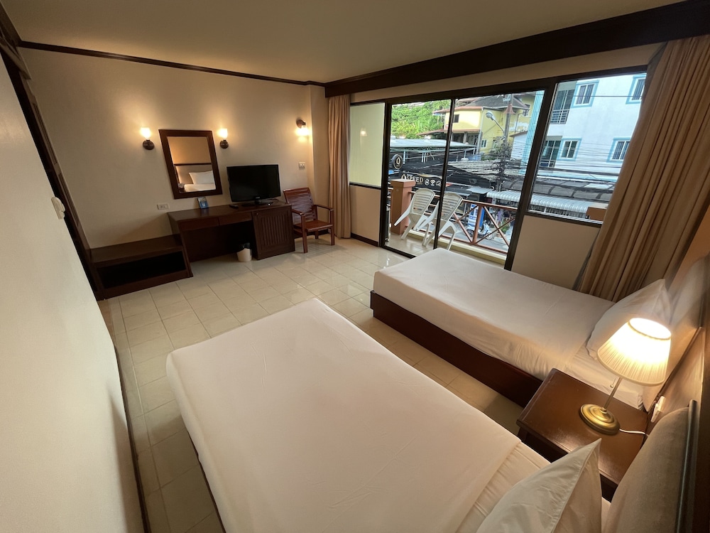 

Napoli - Chalong - Bauman Ville Hotel