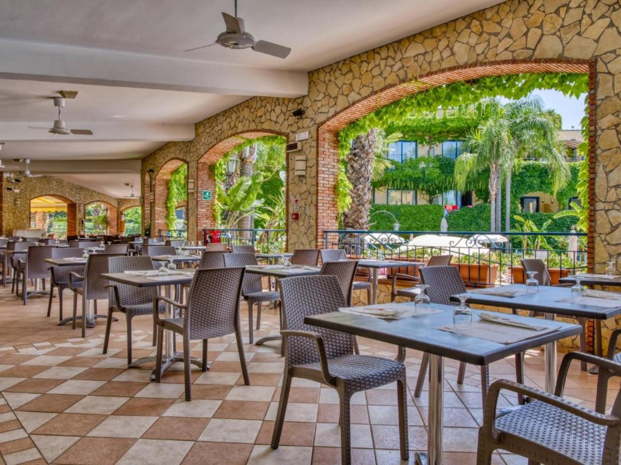 

Bari - Giardini Naxos - Hotel Caesar Palace
