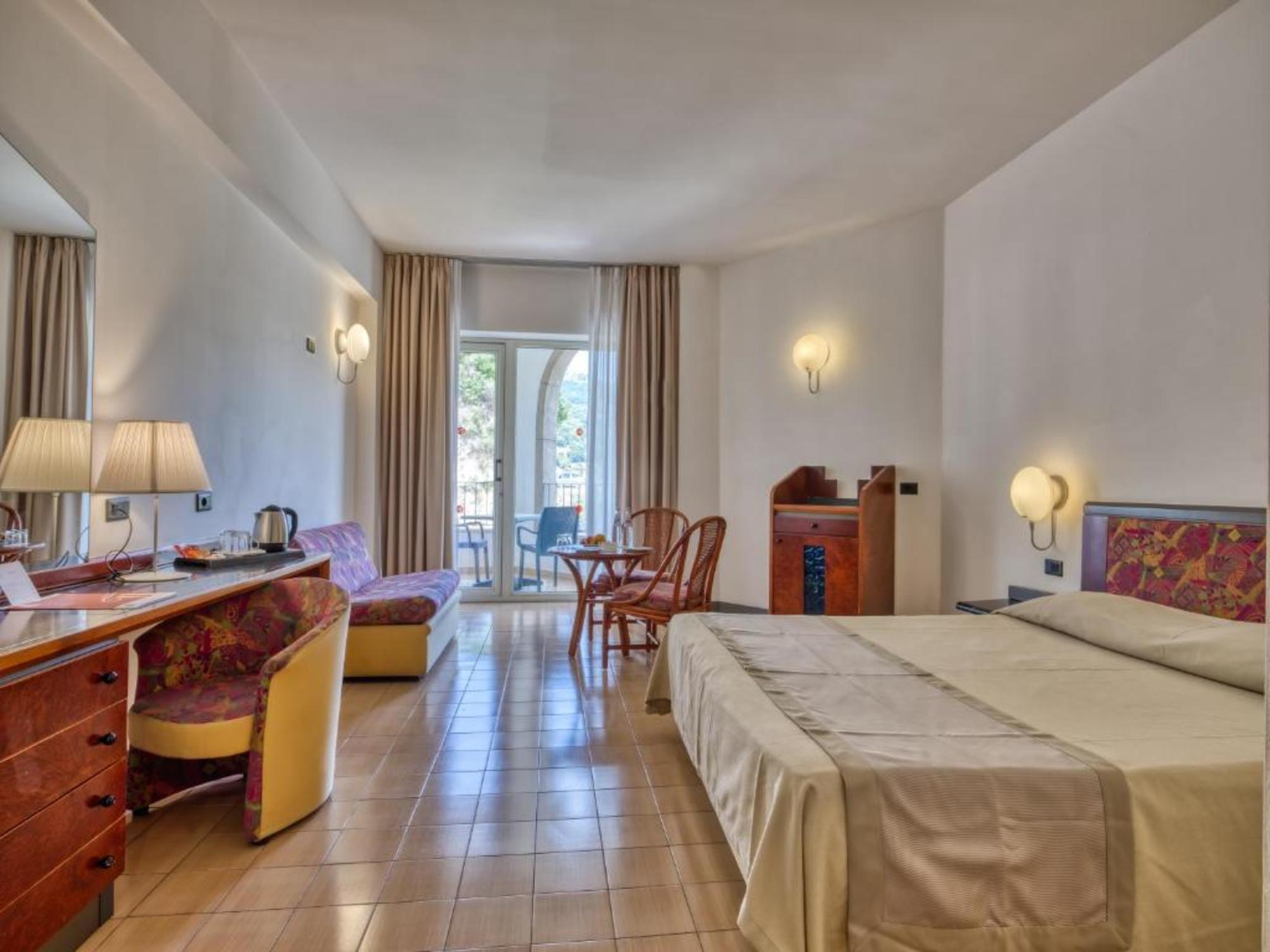 

Milano - Sant'Alessio Siculo - Hotel Olimpo le Terrazze
