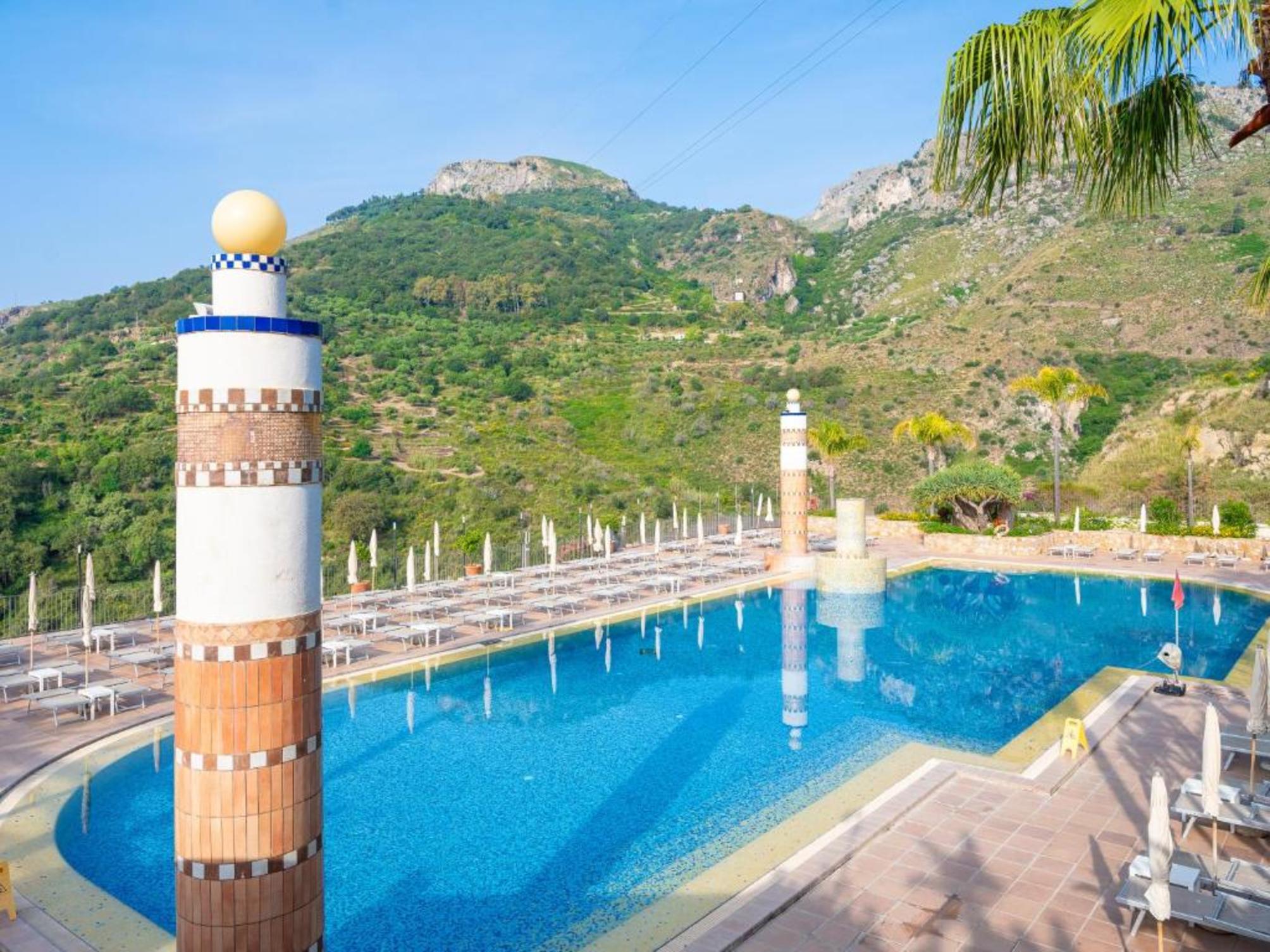 

Milano - Sant'Alessio Siculo - Hotel Olimpo le Terrazze