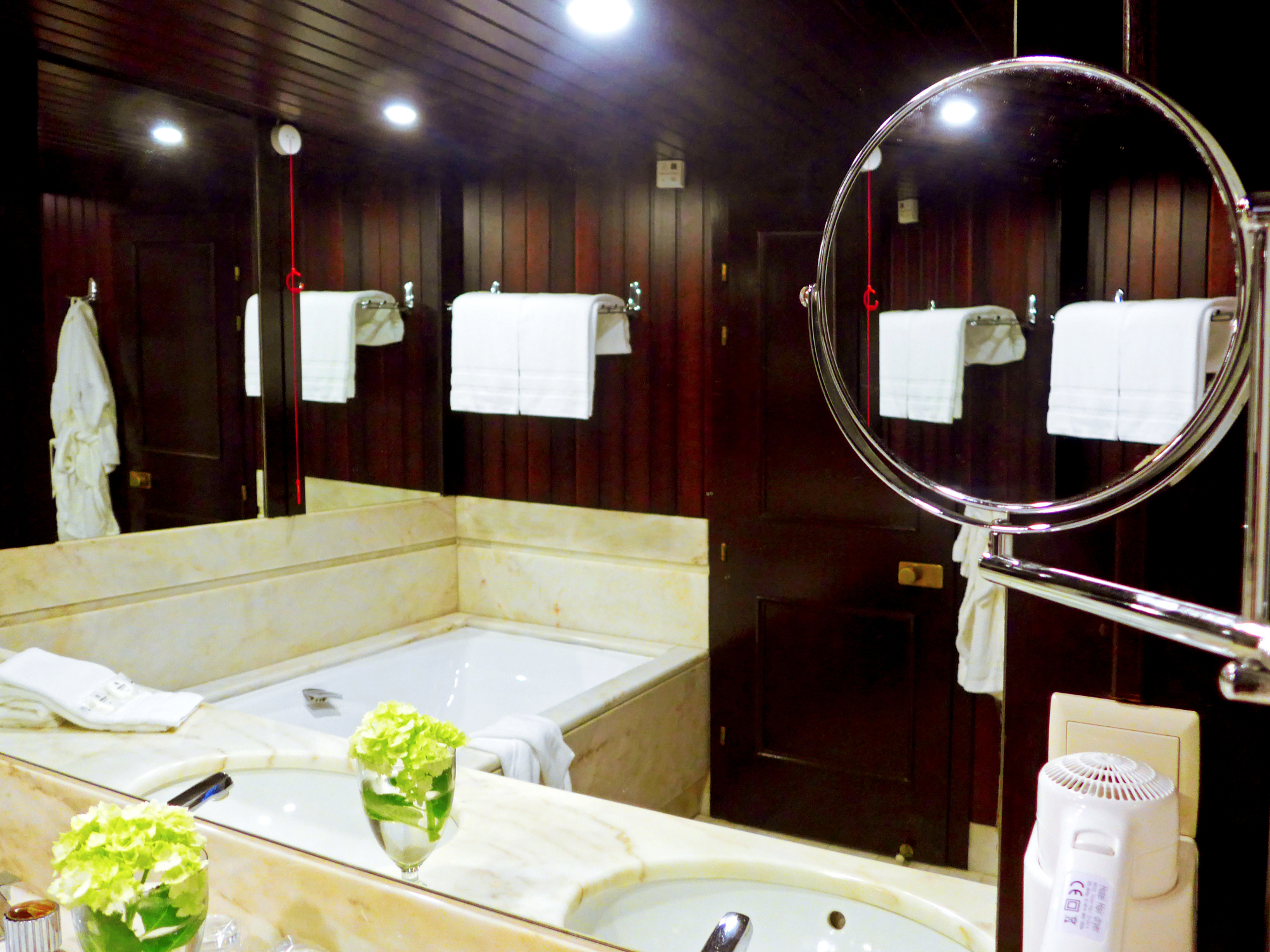 

Roma - Vila Franca do Campo - Pestana Bahia Praia Nature & Beach Resort