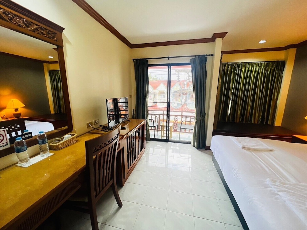 

Bologna - Kamala Beach - Royal Vista
