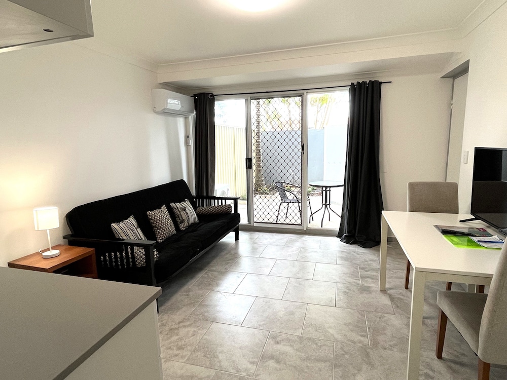 

Milano - Gold Coast - Broadwater Keys Holiday Apartments