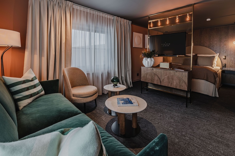 

Bari - Longyearbyen - Funken Lodge