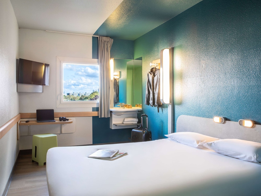 

Cagliari - Clichy - ibis budget Paris Porte De Montmartre