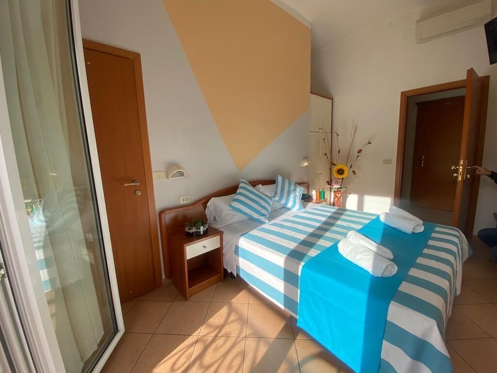 

Milano - Riviera Romagnola, Mare Italia - Hotel Villa Caterina