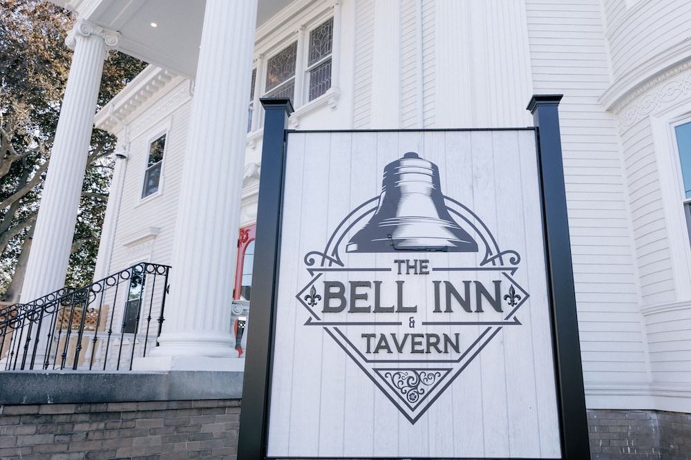 

Milano - Salem - The Bell Inn
