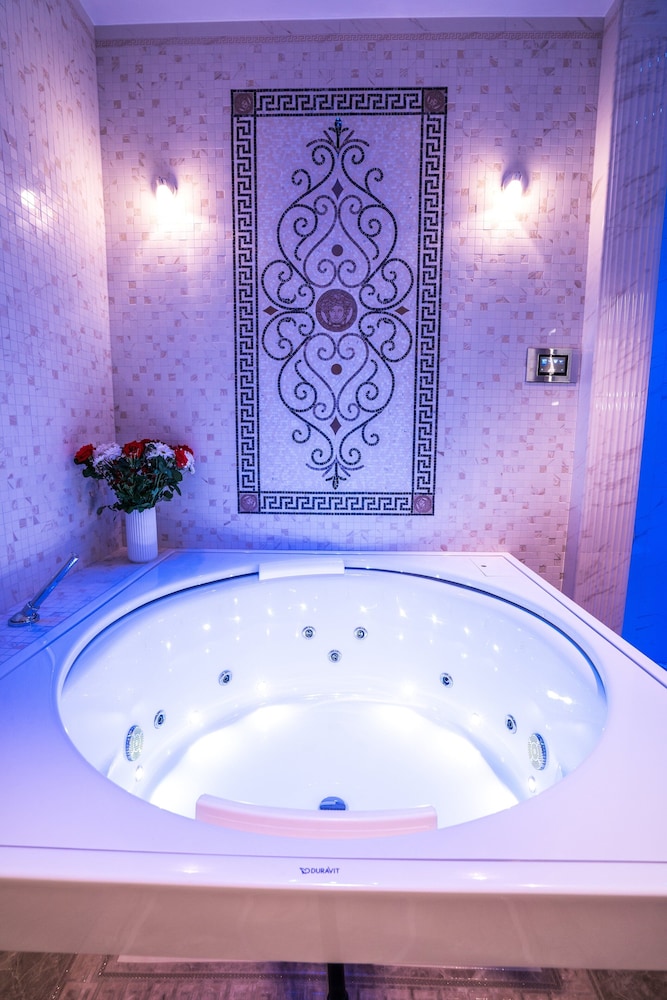 

Milano - Vogar - Diamond Suites by Reykjavik Keflavik Airport