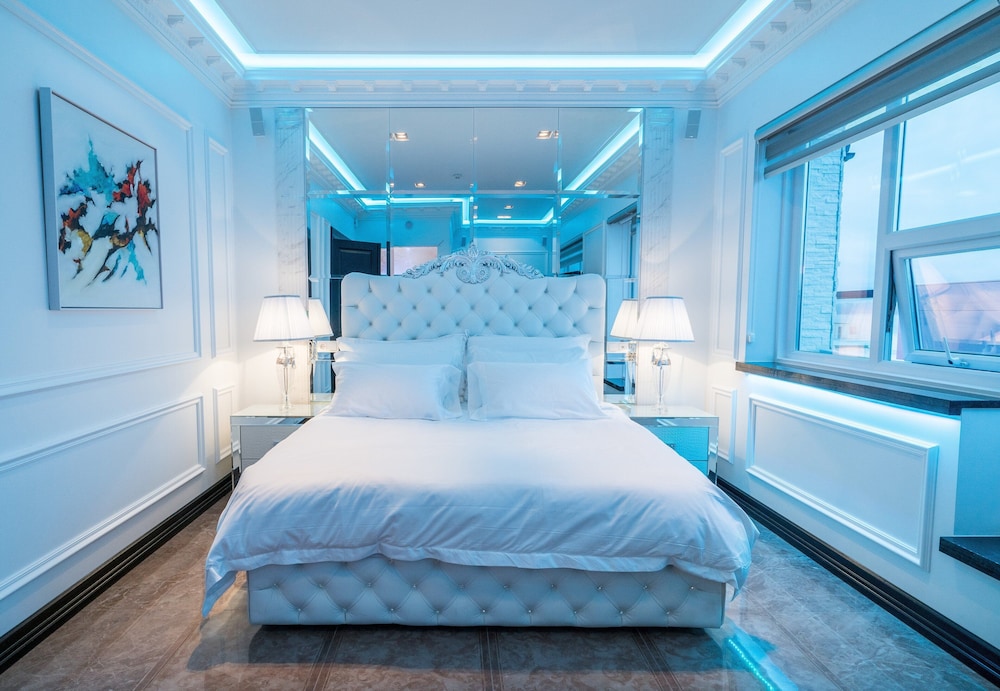 

Milano - Vogar - Diamond Suites by Reykjavik Keflavik Airport