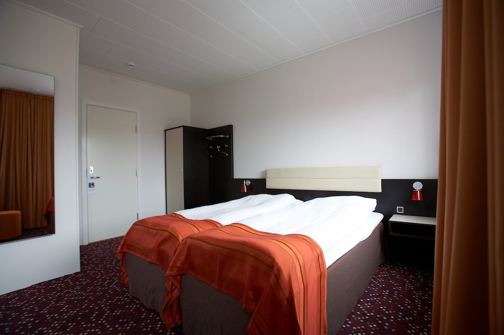 

Milano - Torshavn - Hotel Tórshavn