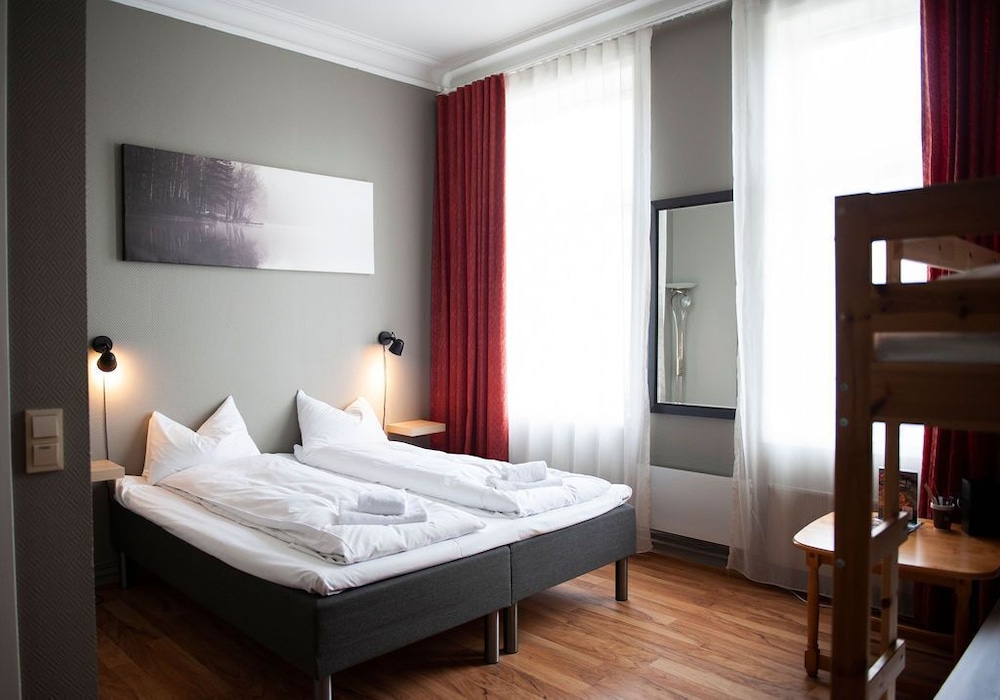 

Bologna - Skien - Henriks Hotell