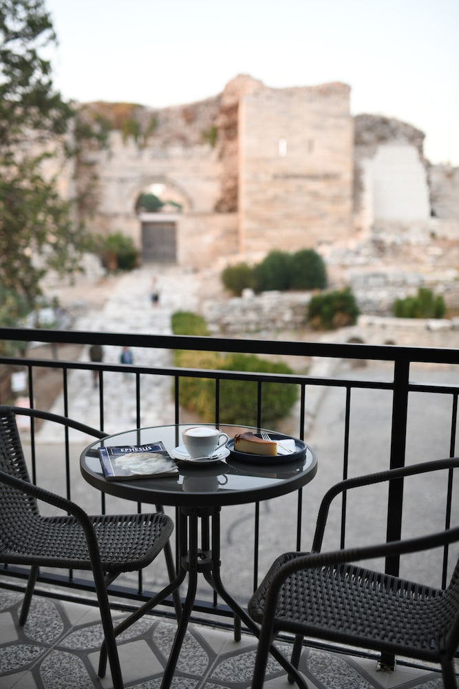 

Milano - Selçuk - Kallinos Boutique Hotel