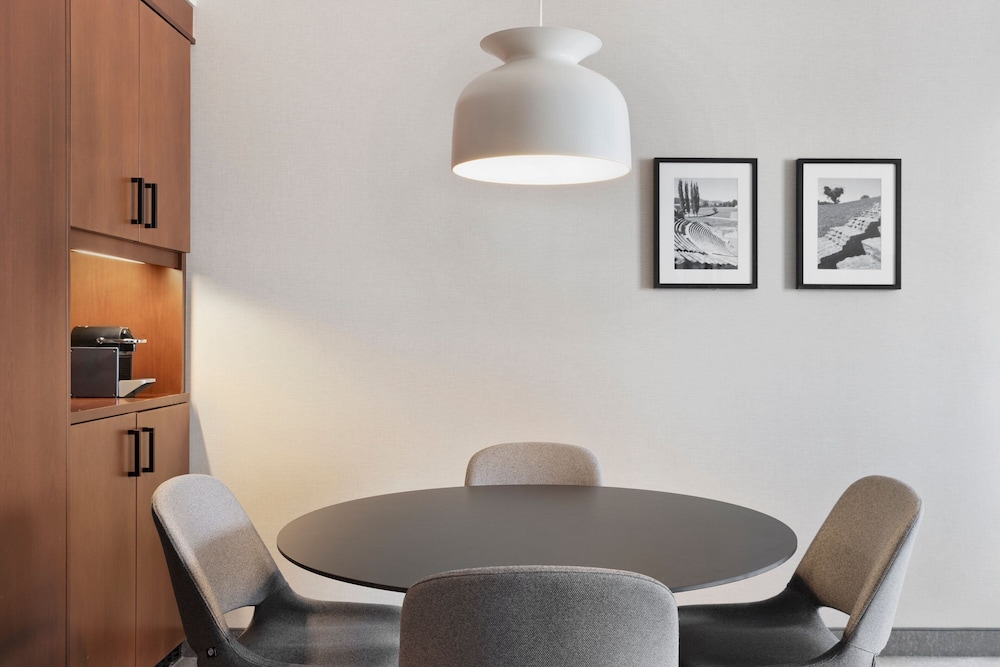 

Napoli - Pratteln - Courtyard by Marriott Basel