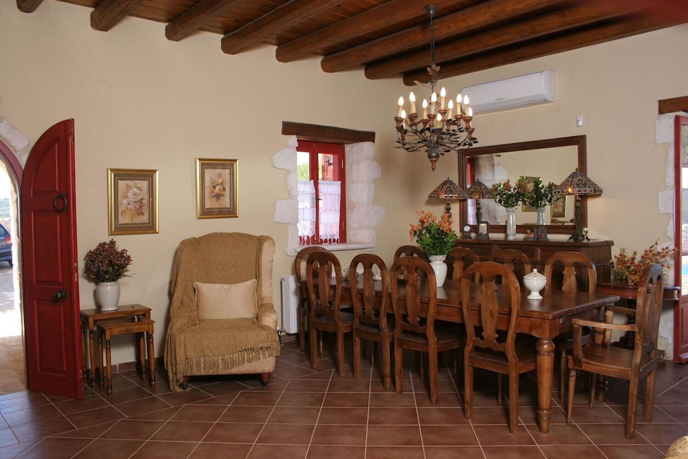 

Palermo - Kampíon - ARESTI MOUNTAIN RESORT