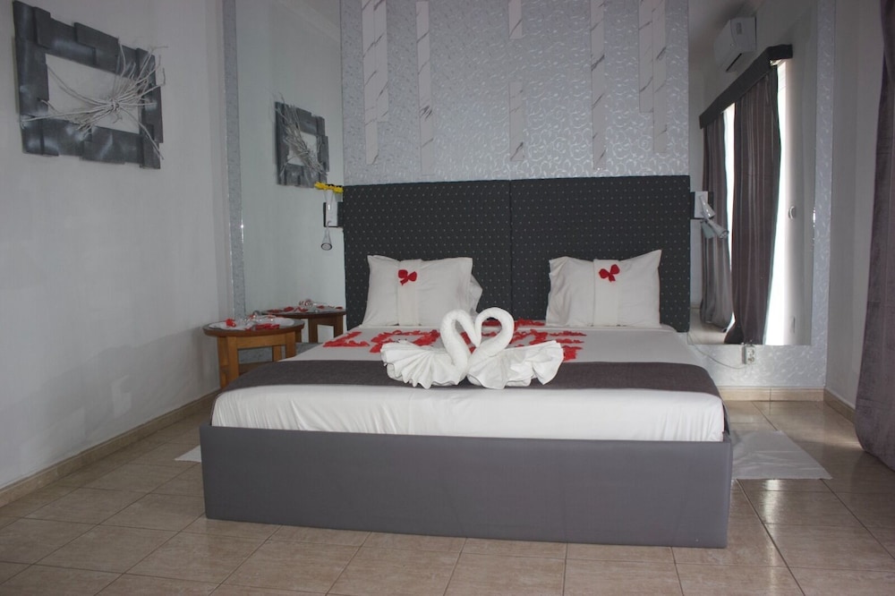 

Milano - Calheta de São Miguel, Isola di Santiago - Hotel Restaurant Falucho Paradise Beach
