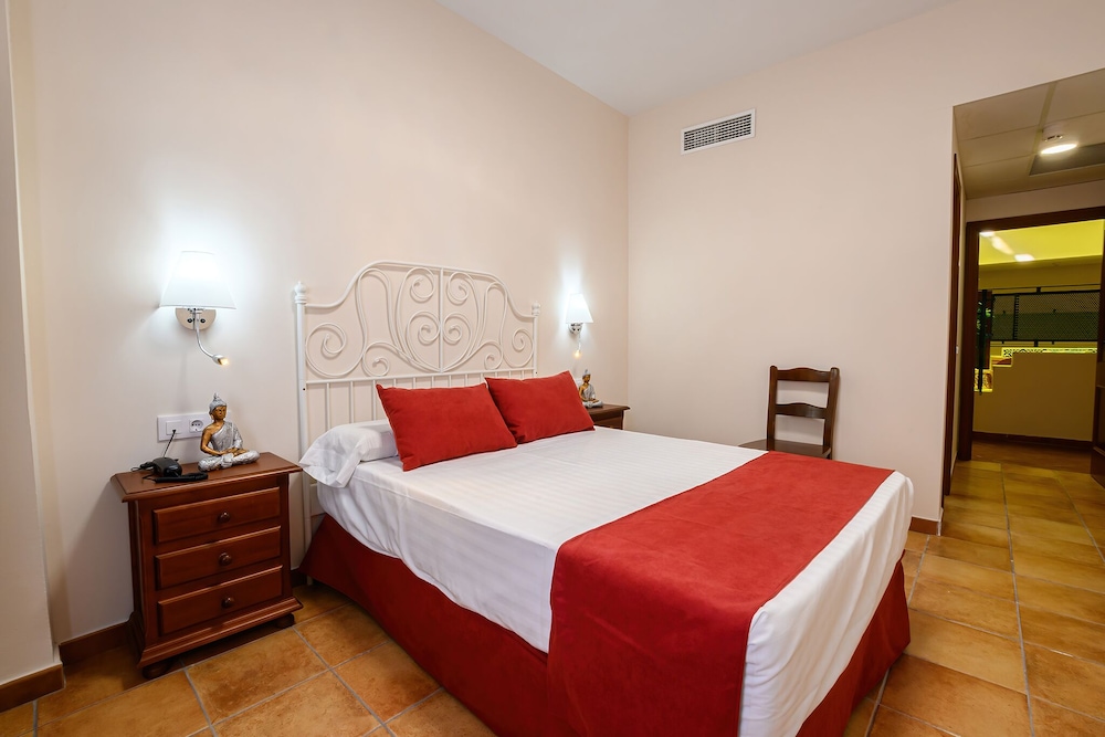 

Bari - Siviglia - Hotel H28 Camas