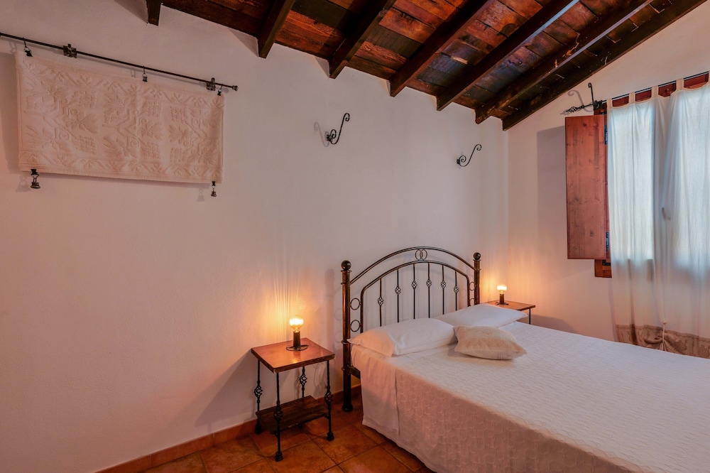 

Milano - Solanas, Cagliari - Il Monastero
