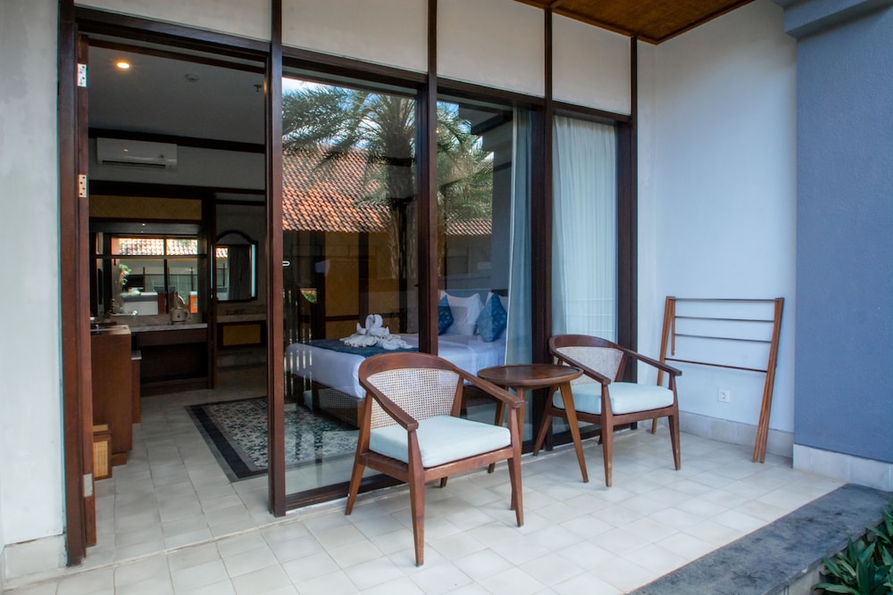 

Bari - Lovina - Lovina Beach Club & Resort