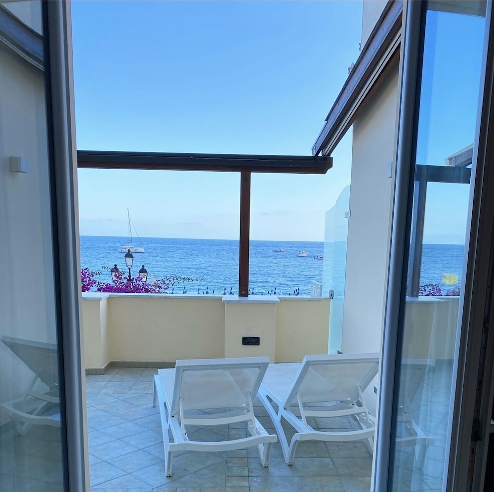

Verona - Praiano - La Caravella di Positano - Relais & Beach