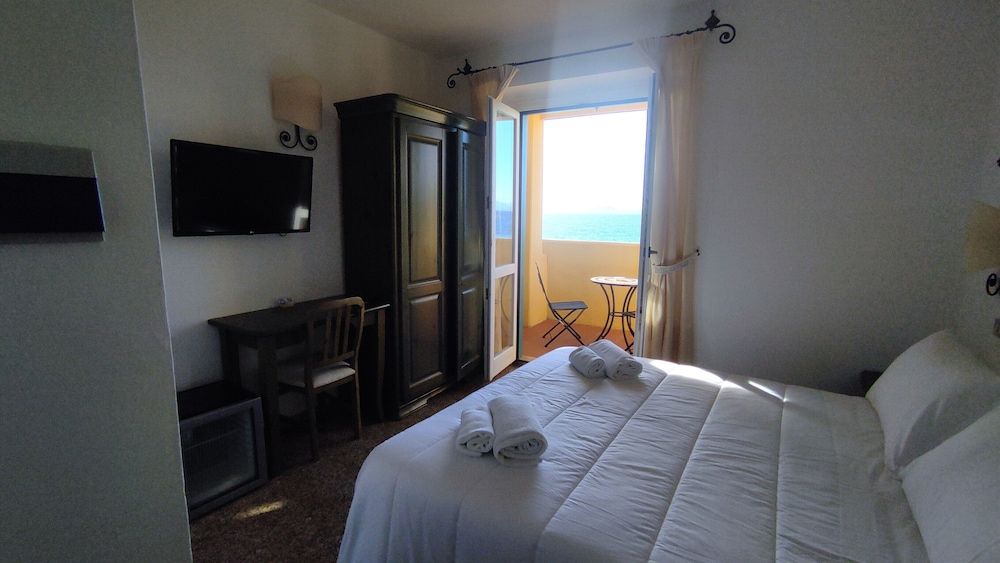

Milano - Golfo Aranci - Hotel Castello