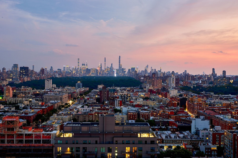 

Venezia - Bronx - Renaissance New York Harlem Hotel
