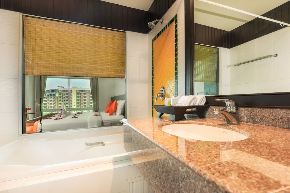 

Roma - Kamala Beach - APK Resort