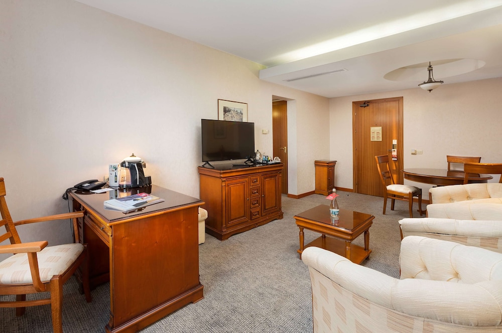 

Brindisi - Otopeni - Ramada Bucharest Parc