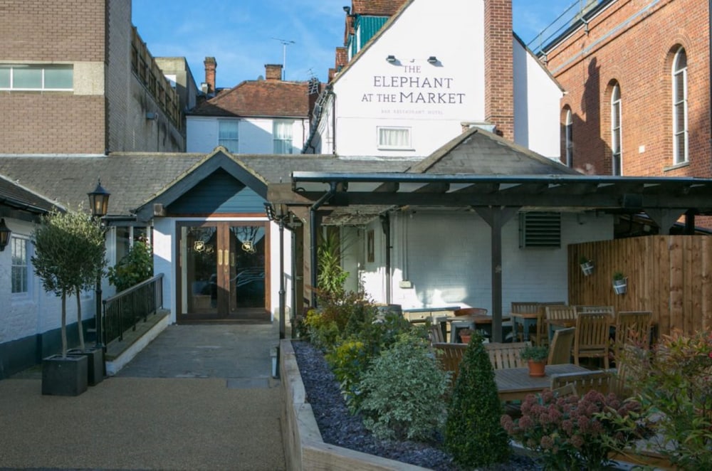 Newbury - The Elephant at the Market
